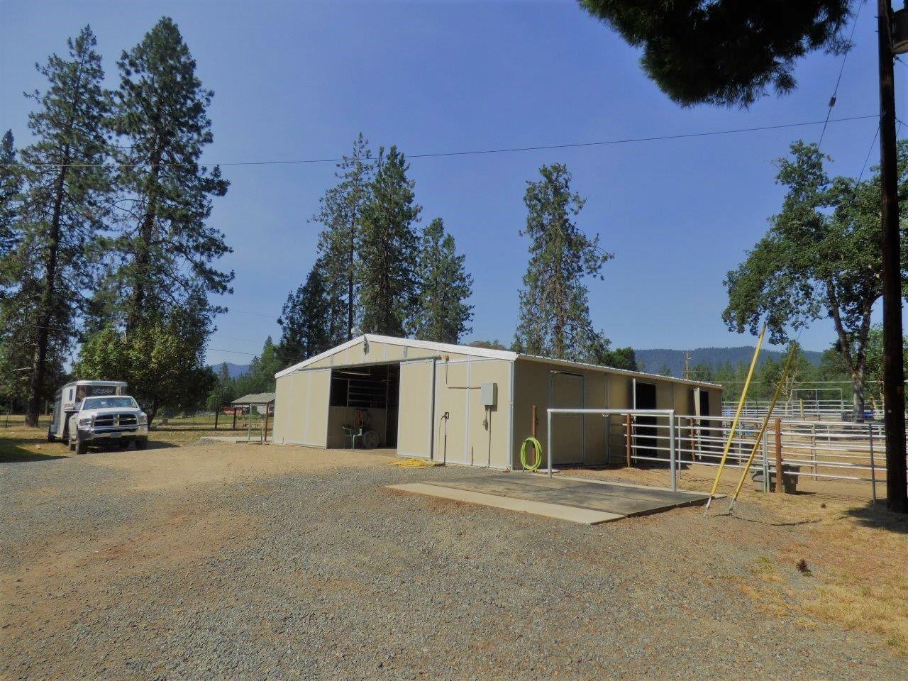 2104 Pine Grove Road Rogue River, OR 97537 - Photo 5 of 36 Noble Barn - Horse Property