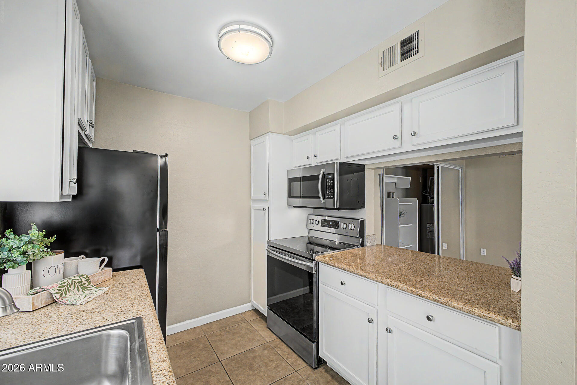 3500 North Hayden Road, Unit 1401 Scottsdale, AZ 85251 - Photo 9 of 35 Kitchen