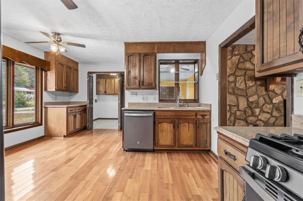 202 Ridgewood Road Cedartown, GA 30125 - Photo 18 of 45 a kitchen with stainless steel appliances granite countertop a stove and a sink