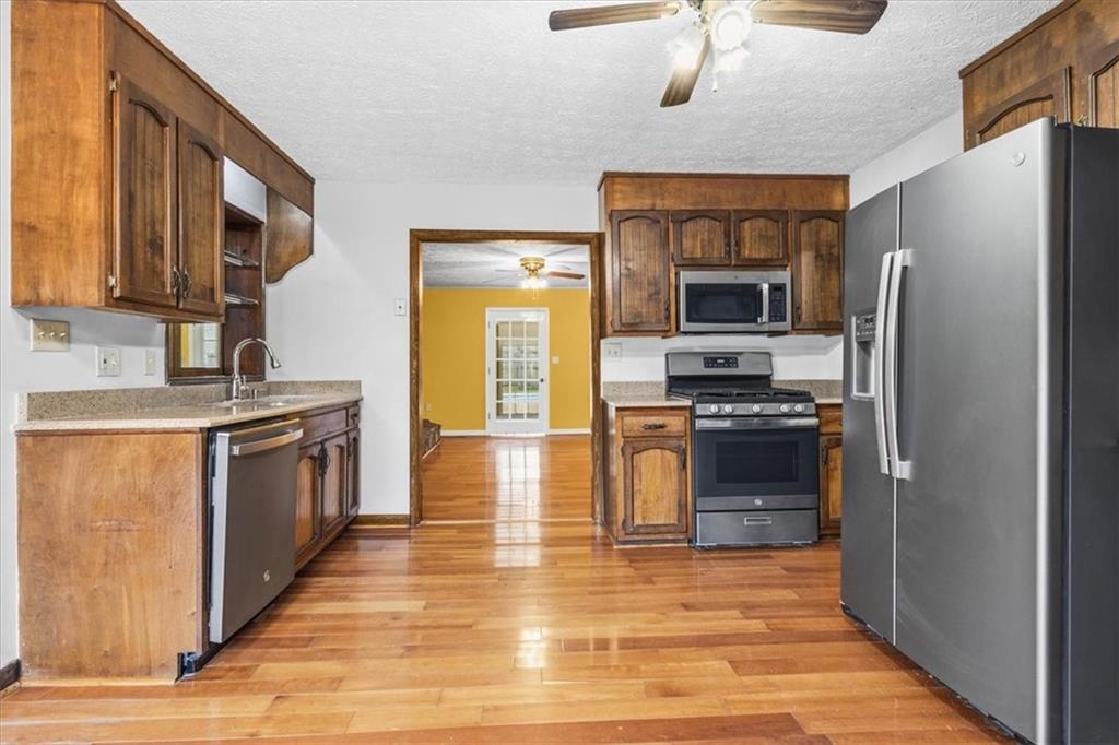 202 Ridgewood Road Cedartown, GA 30125 - Photo 22 of 45 a kitchen with stainless steel appliances granite countertop a refrigerator stove and oven