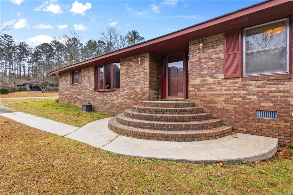 202 Ridgewood Road Cedartown, GA 30125 - Photo 3 of 45 a front view of a house with a yard