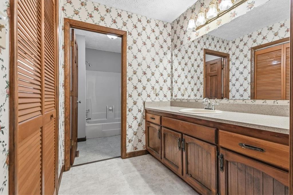 202 Ridgewood Road Cedartown, GA 30125 - Photo 33 of 45 view of a bathroom from a hallway