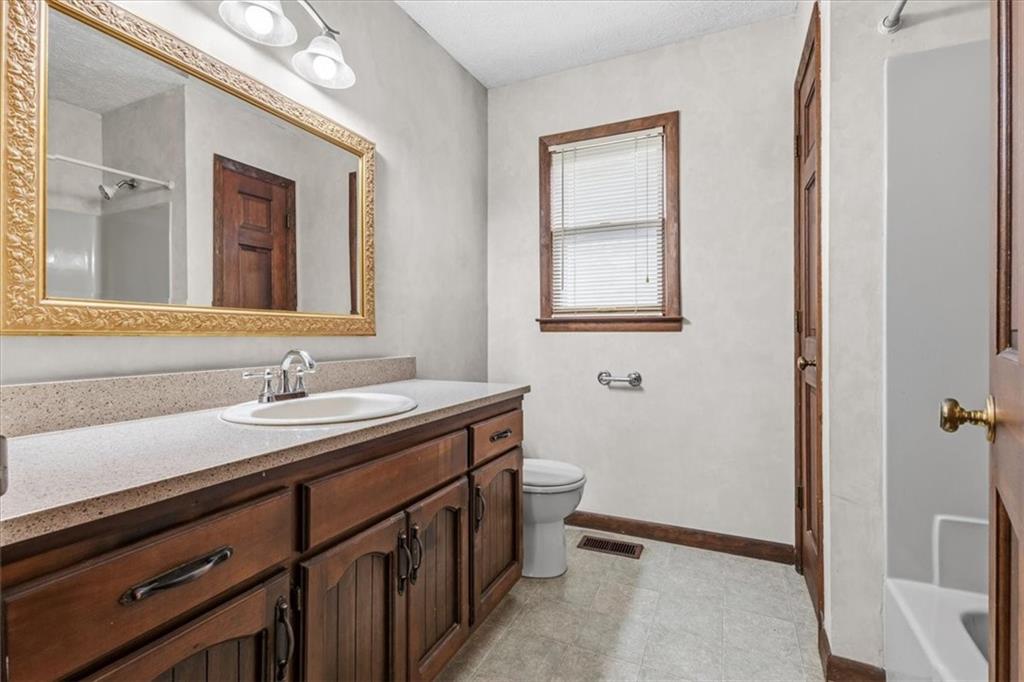 202 Ridgewood Road Cedartown, GA 30125 - Photo 38 of 45 a bathroom with a sink a toilet and a mirror