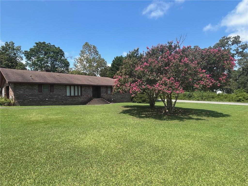 202 Ridgewood Road Cedartown, GA 30125 - Photo 4 of 45 a view of a house with a yard