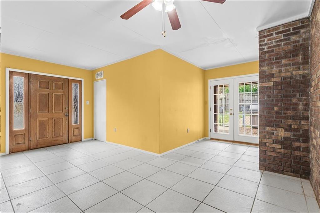 202 Ridgewood Road Cedartown, GA 30125 - Photo 41 of 45 a view of an empty room with a window