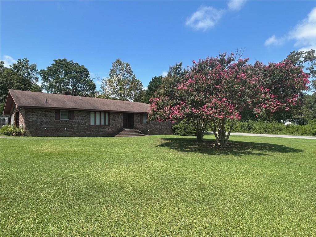 202 Ridgewood Road Cedartown, GA 30125 - Photo 5 of 45 a front view of a house with a yard