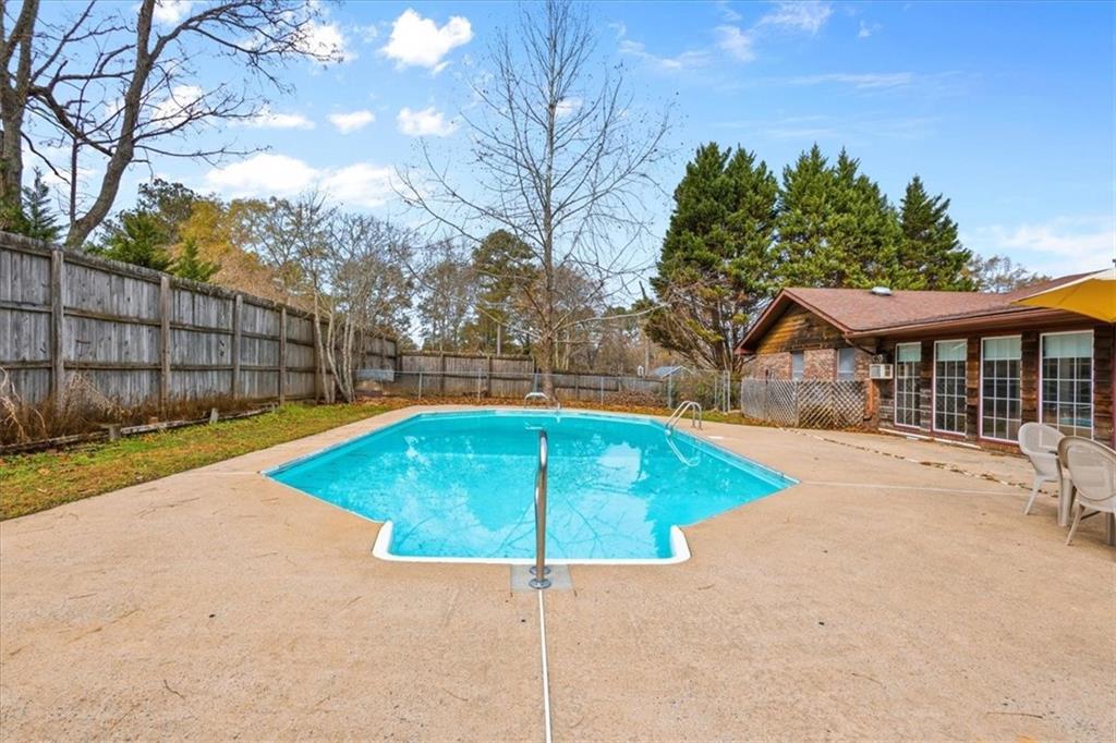 202 Ridgewood Road Cedartown, GA 30125 - Photo 9 of 45 a view of a house with backyard and sitting area