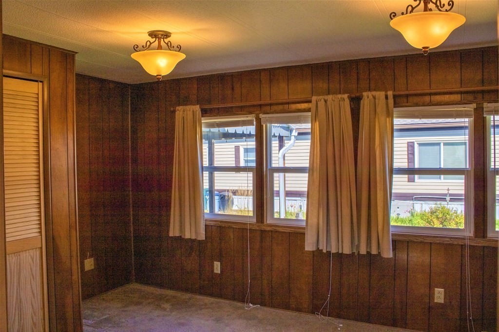 28 Lamplighter Lane Springfield, MA 01119 - Photo 12 of 27 Gallery Image 12