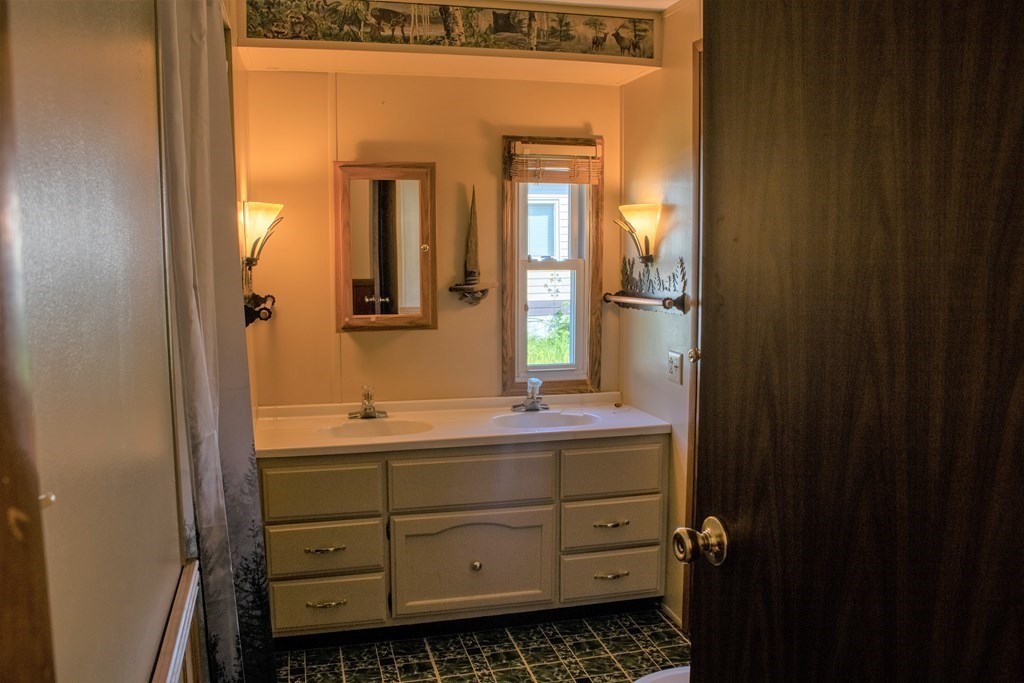 28 Lamplighter Lane Springfield, MA 01119 - Photo 16 of 27 Gallery Image 16