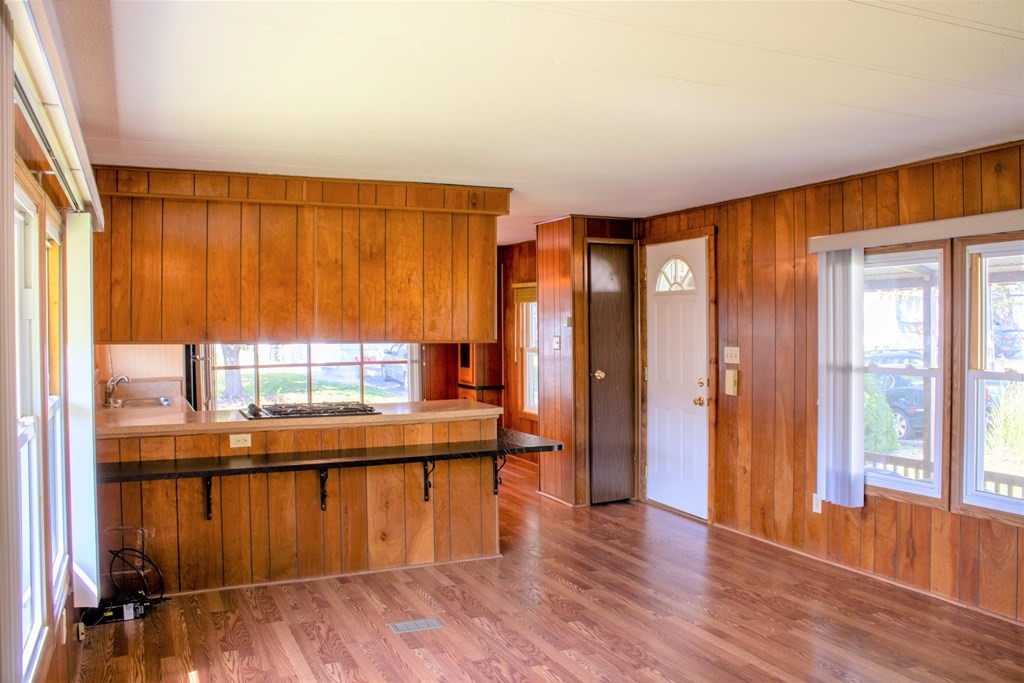 28 Lamplighter Lane Springfield, MA 01119 - Photo 5 of 27 Gallery Image 5