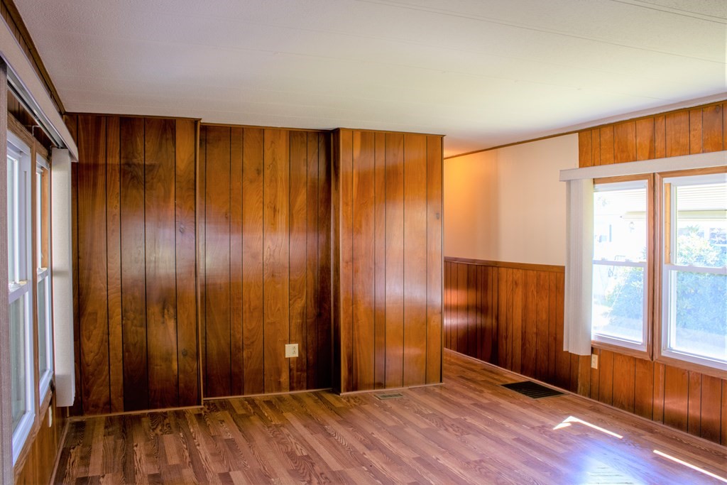28 Lamplighter Lane Springfield, MA 01119 - Photo 6 of 27 Gallery Image 6