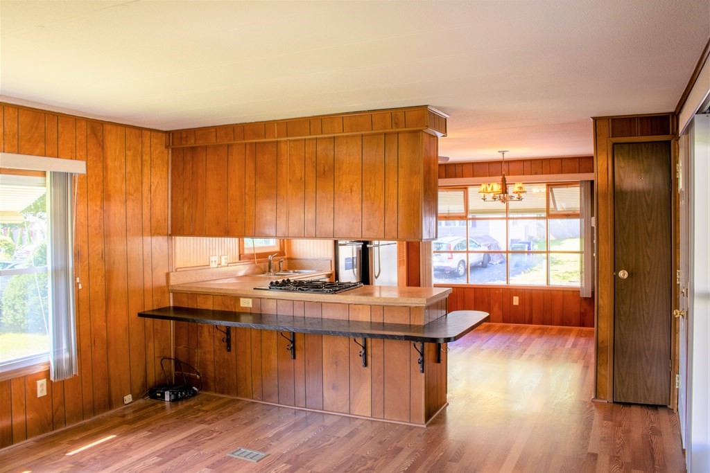 28 Lamplighter Lane Springfield, MA 01119 - Photo 7 of 27 Gallery Image 7