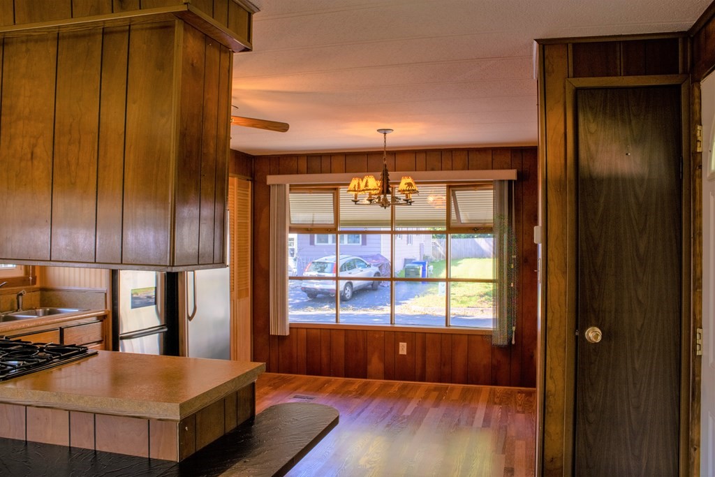 28 Lamplighter Lane Springfield, MA 01119 - Photo 8 of 27 Gallery Image 8