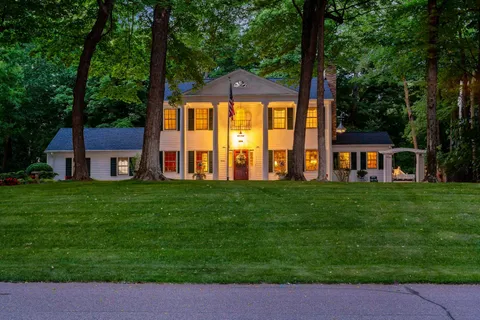 $1,100,000 | 1330 Urbandale Lane North, Plymouth, MN 55447