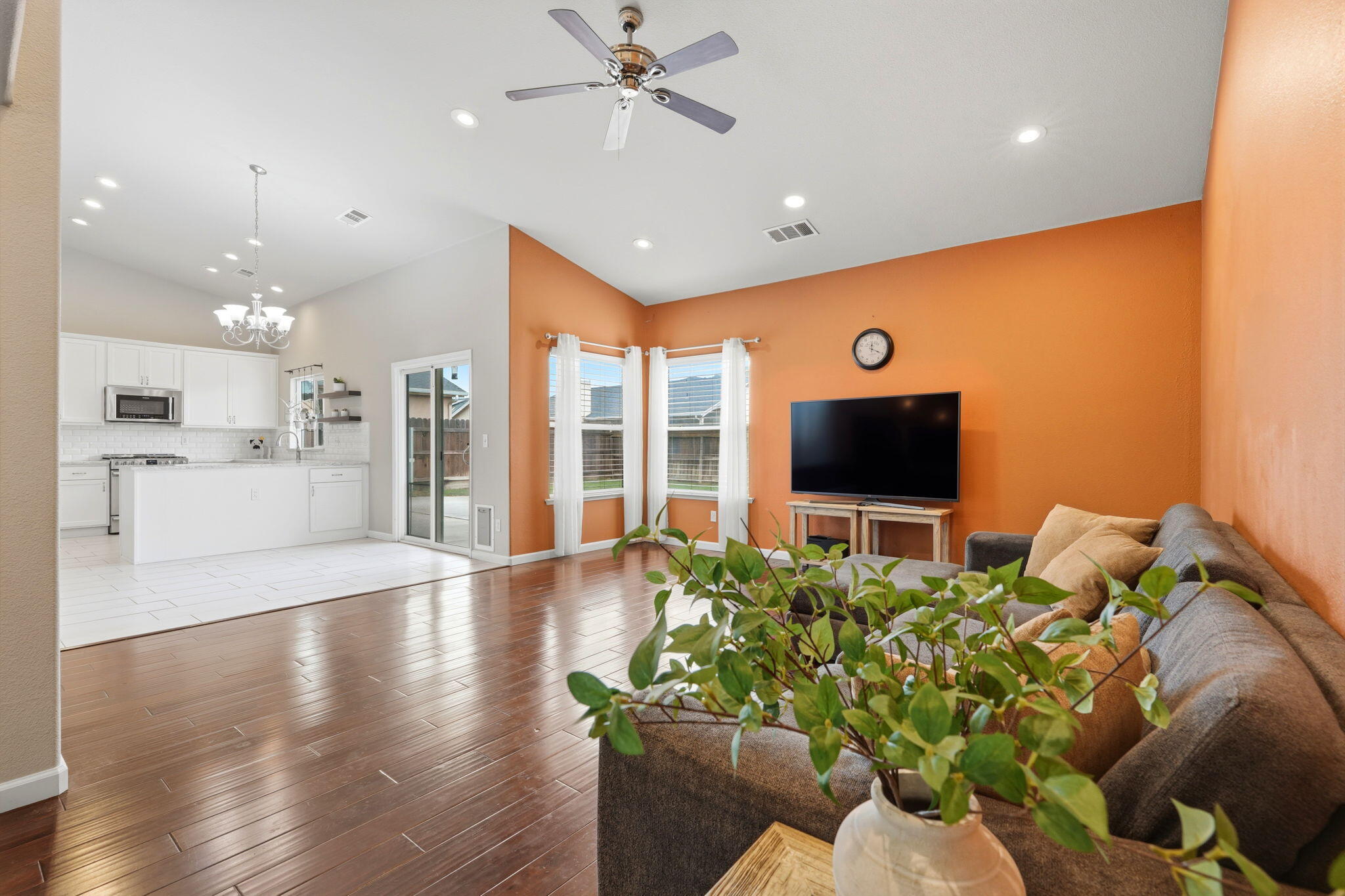 1497 Persimmon Street Lemoore, CA 93245 - Photo 4 of 51