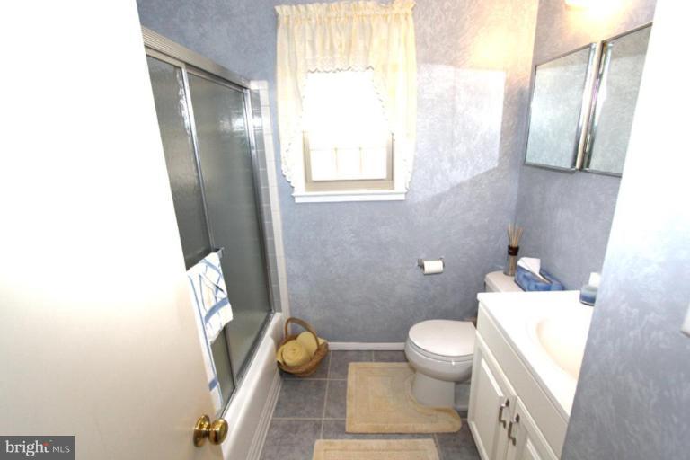 8104 Adair Lane Springfield, VA 22151 - Photo 20 of 30 Bath #1