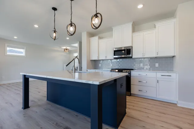 $4,300 | 10226 Arrowwood Path, Woodbury, MN 55129