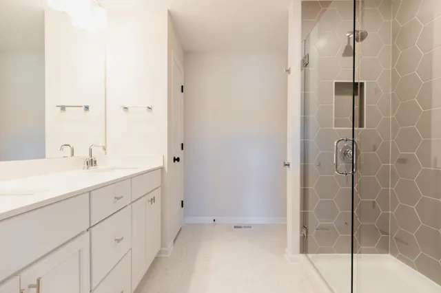 $4,300 | 10226 Arrowwood Path, Woodbury, MN 55129