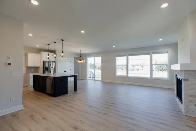 $4,300 | 10226 Arrowwood Path, Woodbury, MN 55129