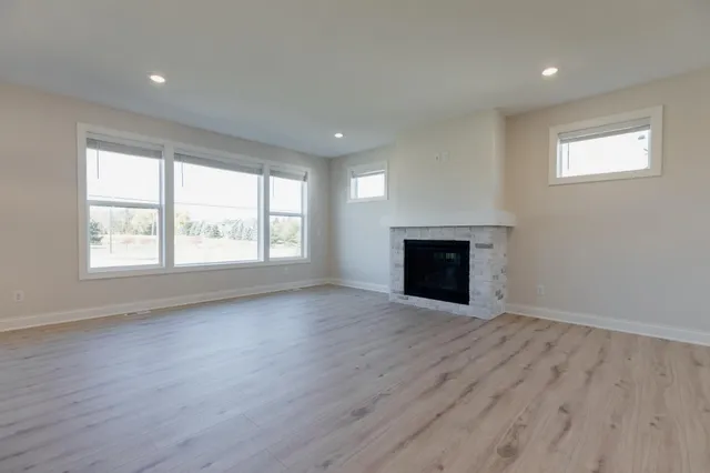 $4,300 | 10226 Arrowwood Path, Woodbury, MN 55129