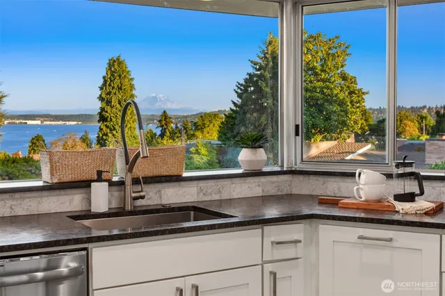 $2,495,000 | 6070 Seward Park Avenue South, Seattle, WA 98118
