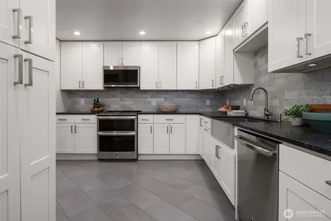 $2,495,000 | 6070 Seward Park Avenue South, Seattle, WA 98118