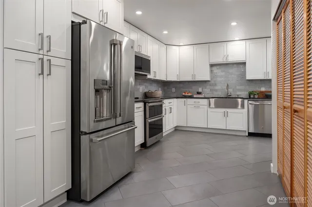 $2,495,000 | 6070 Seward Park Avenue South, Seattle, WA 98118