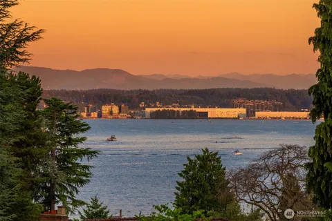 $2,495,000 | 6070 Seward Park Avenue South, Seattle, WA 98118
