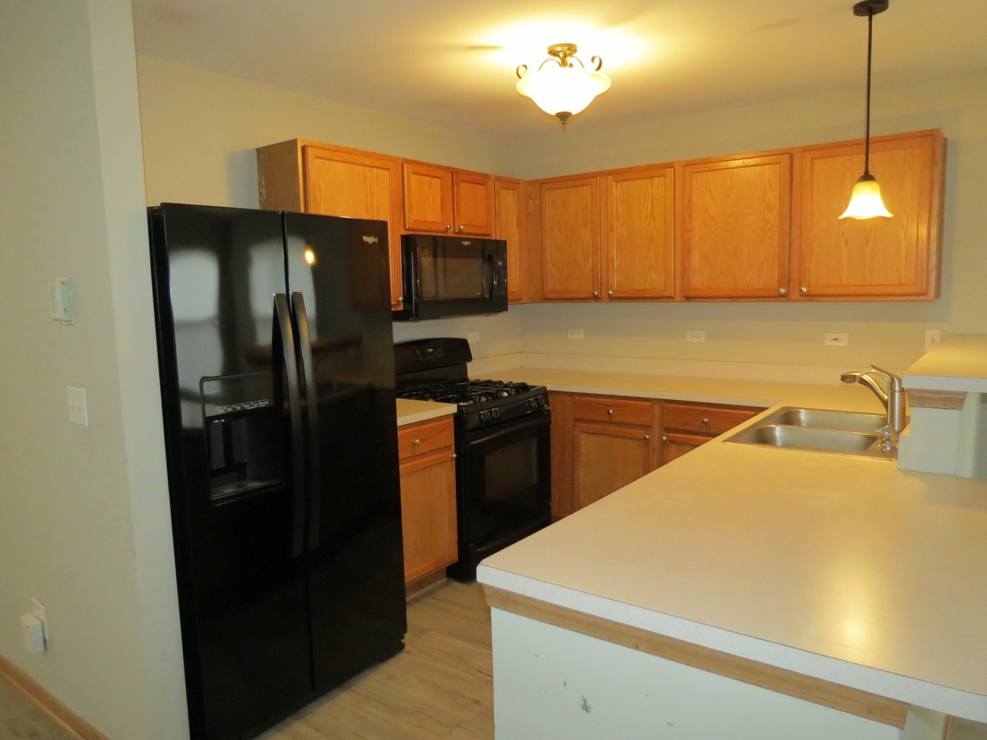 191 Mountain Laurel Court Romeoville, IL 60446 - Photo 8 of 29 a kitchen with a refrigerator a sink and dishwasher