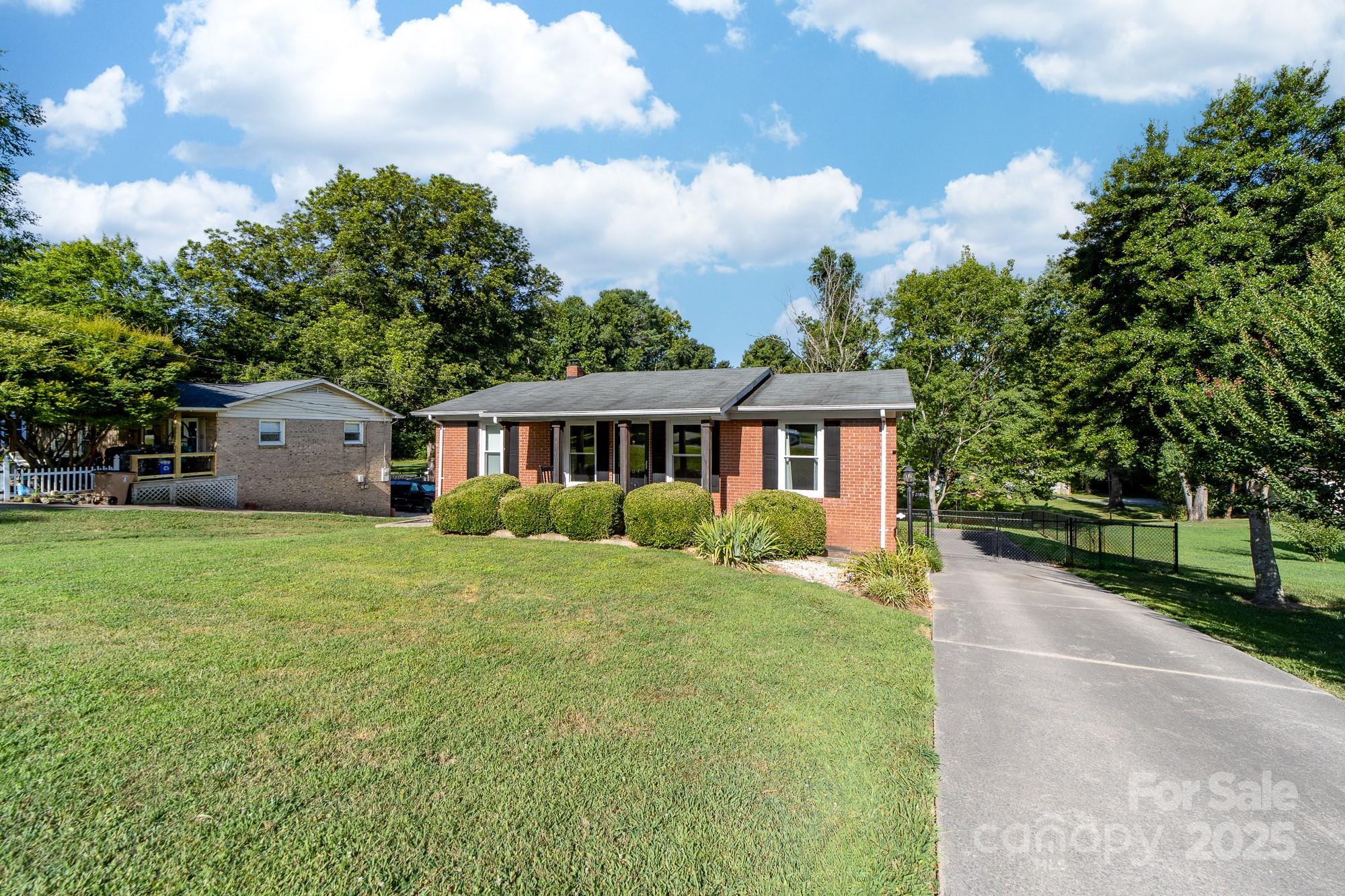 804 Tryon Street Shelby, NC 28150 - Photo 3 of 27 Gallery Image 3