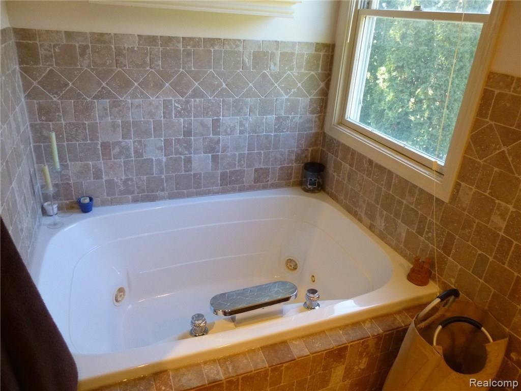 1879 Beaver Creek Drive Rochester, MI 48307 - Photo 10 of 24