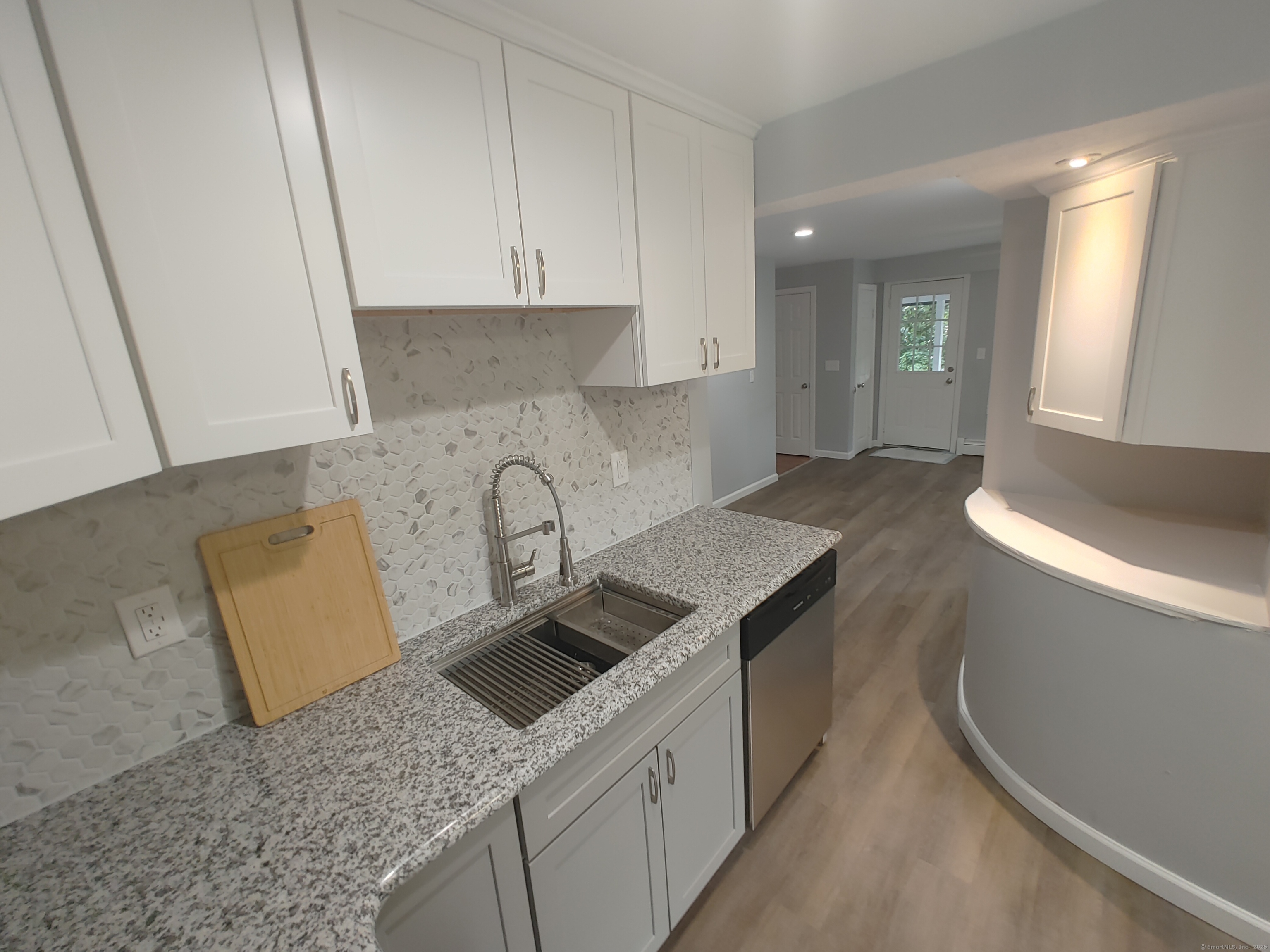 15 Stock Place Manchester, CT 06042 - Photo 4 of 18