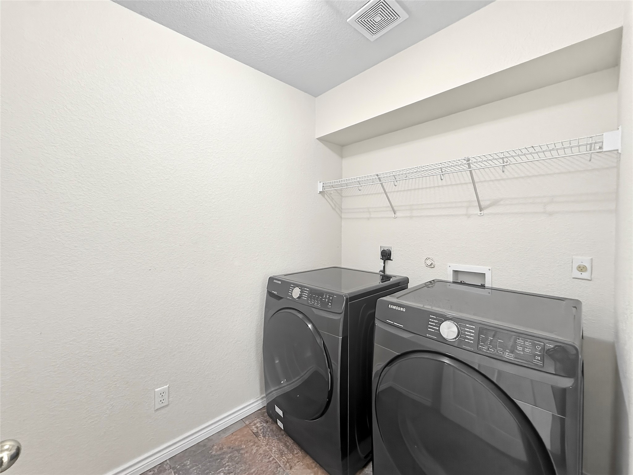9215 Rowlands Sayle Road Austin, TX 78744 - Photo 6 of 14