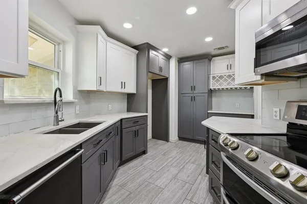 $395,000 | 2417 Meadow Court, Bedford, TX 76021