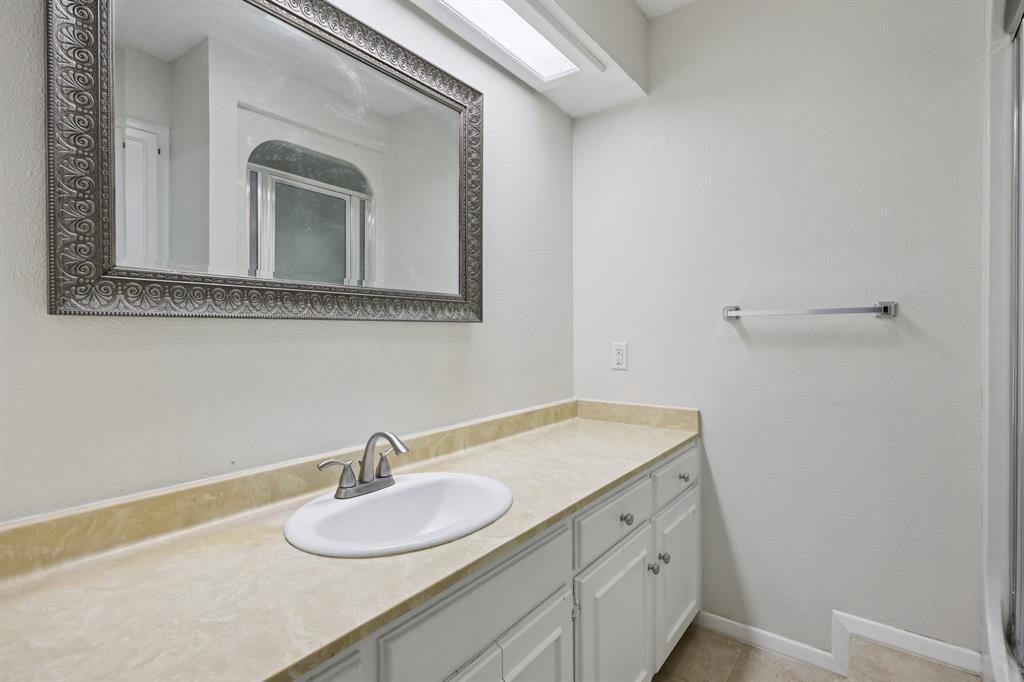 2417 Meadow Court Bedford, TX 76021 - Photo 18 of 28