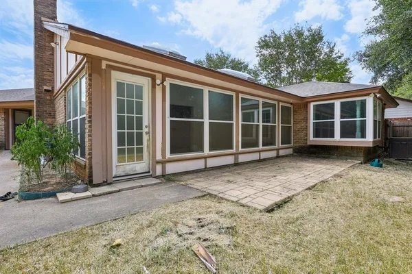 $395,000 | 2417 Meadow Court, Bedford, TX 76021