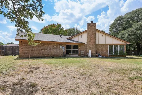 $395,000 | 2417 Meadow Court, Bedford, TX 76021