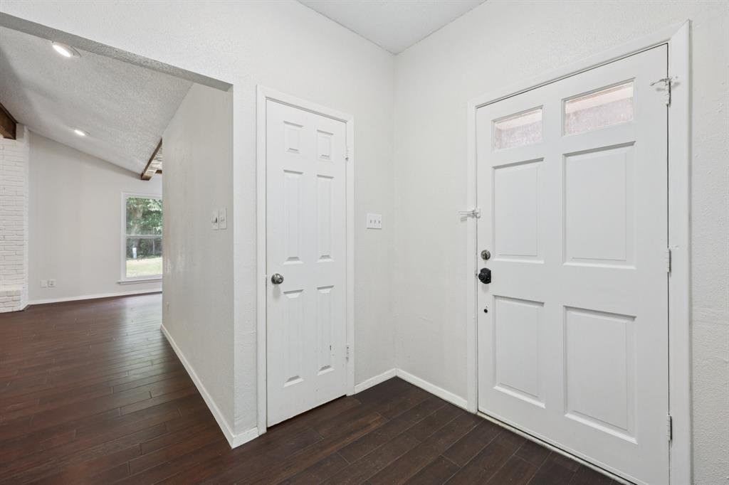 2417 Meadow Court Bedford, TX 76021 - Photo 4 of 28