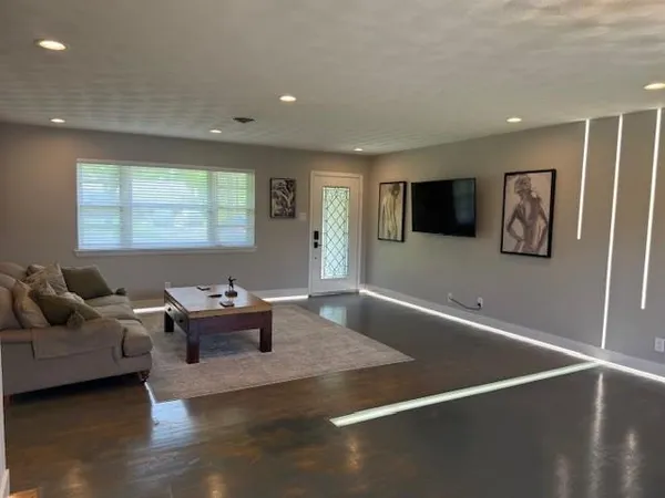 $3,000 | 436 Degan Avenue, Lewisville, TX 75057