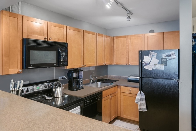 655 West Irving Park Road, Unit 1007 Chicago, IL 60613 - Photo 9 of 21