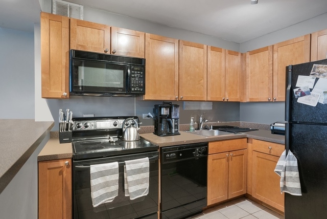 655 West Irving Park Road, Unit 1007 Chicago, IL 60613 - Photo 10 of 21