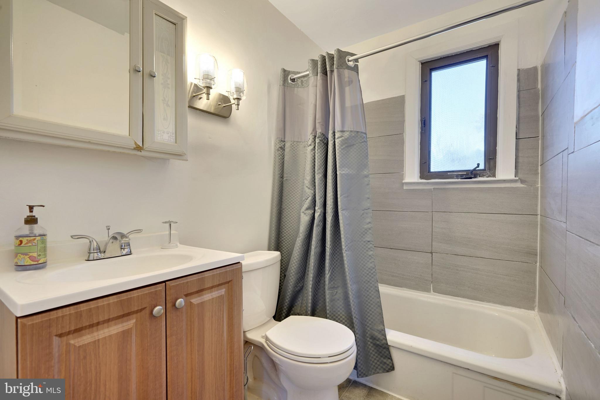 59 Axford Road Trenton, NJ 08610 - Photo 18 of 42 Full Bath - Main Floor