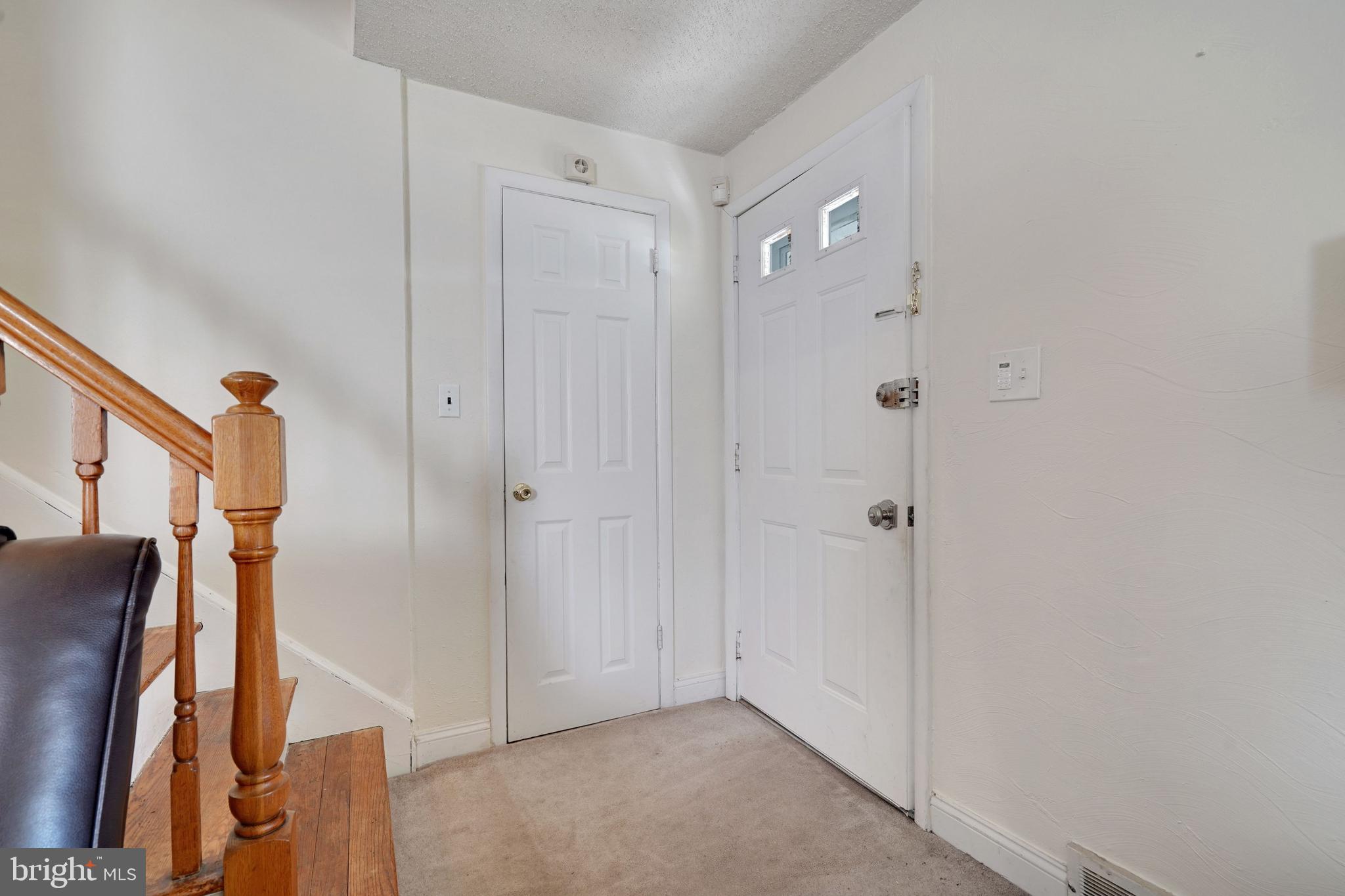 59 Axford Road Trenton, NJ 08610 - Photo 4 of 42 Entryway