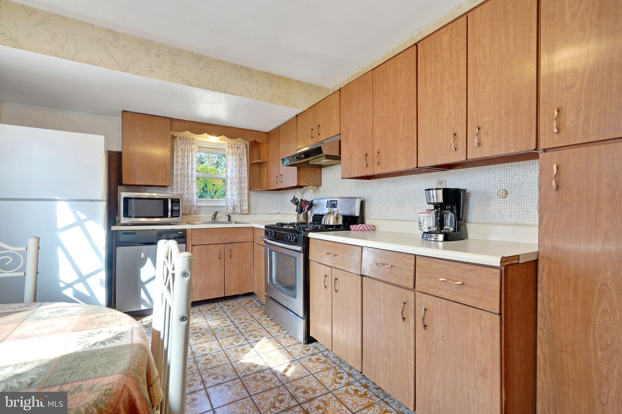 59 Axford Road Trenton, NJ 08610 - Photo 8 of 42 Kitchen