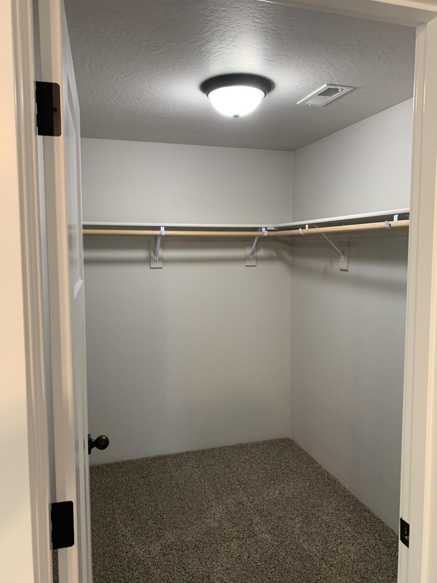 221 Samuel Lane Loop Road Phoenix, OR 97535 - Photo 14 of 15 walk in closet