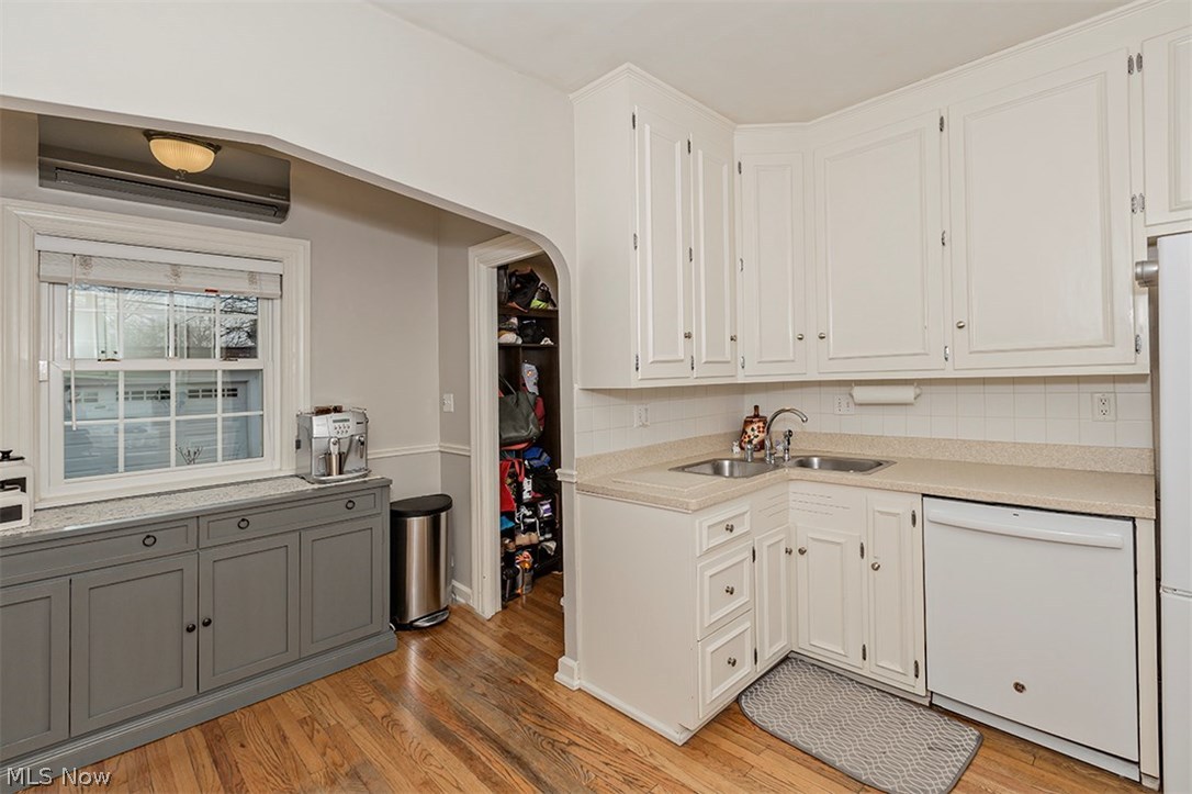 3296 Stockholm Road Cleveland, OH 44120 - Photo 12 of 33 Gallery Image 12
