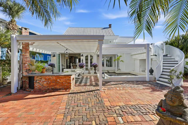 a view of a workspace with furniture