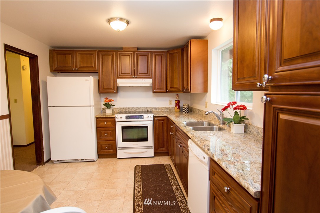 14537 Southeast 183rd Street Renton, WA 98058 - Photo 3 of 22 Gallery Image 3