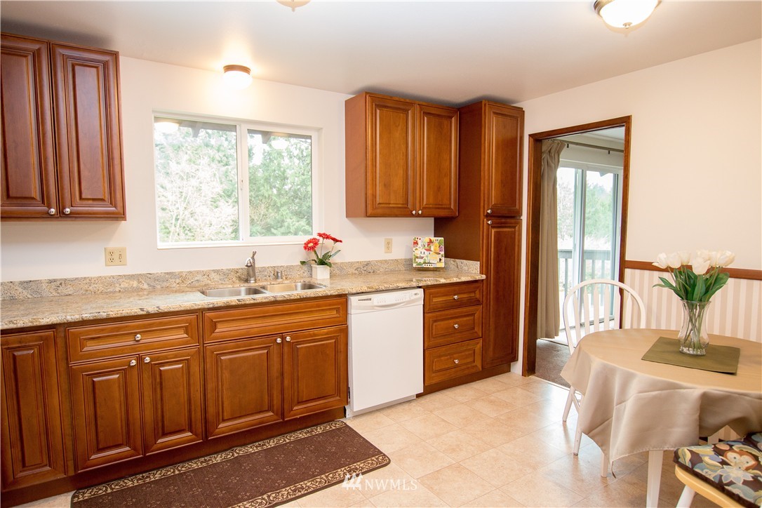 14537 Southeast 183rd Street Renton, WA 98058 - Photo 4 of 22 Gallery Image 4
