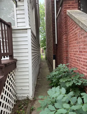a view of a pathway of a house